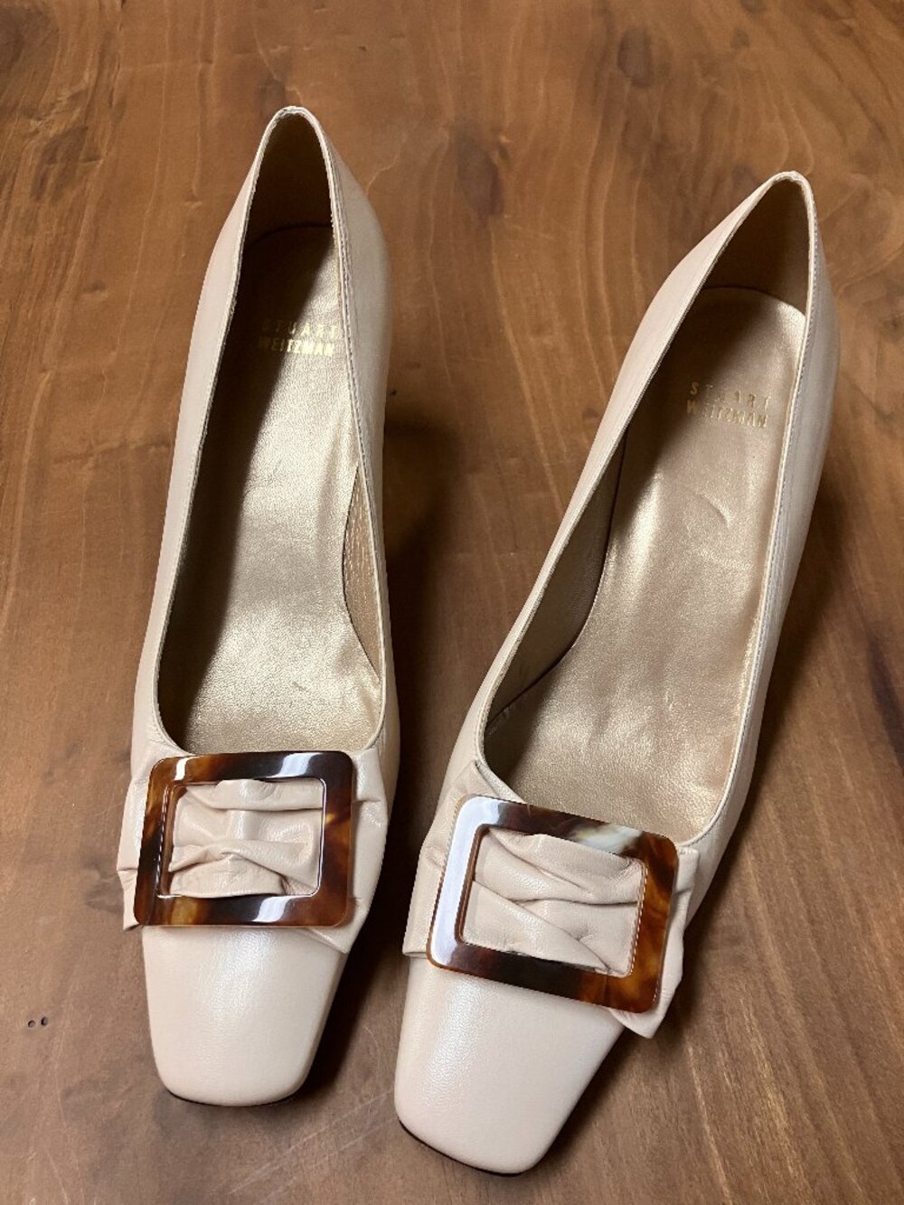 Stuart Weitzman Vintage Ivory Leather Tortoise Buckle Pumps 9.5 N Spain